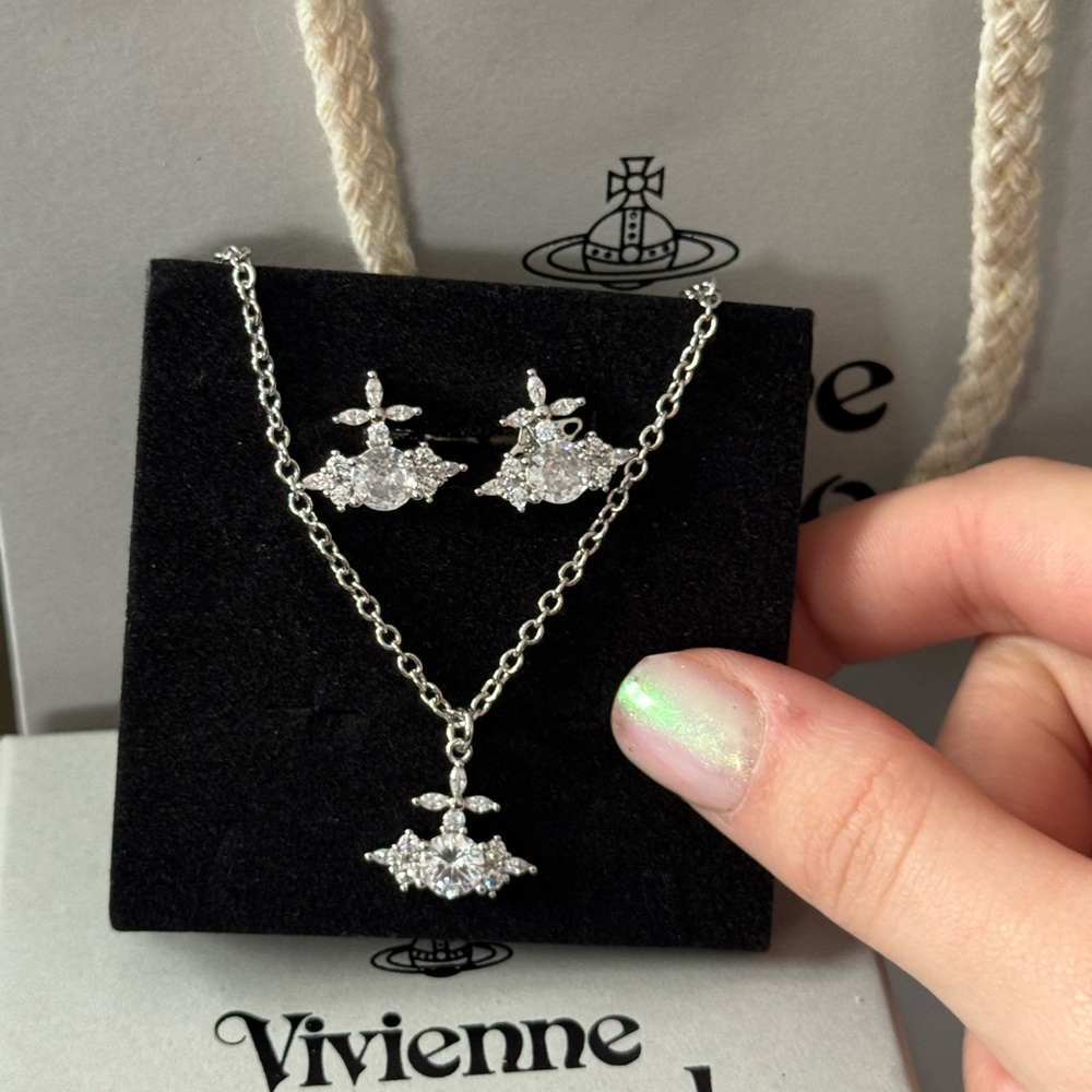 Vivienne Westwood Mini Bas Relief Pendant Necklace & Earrings - Picture 2 of 5